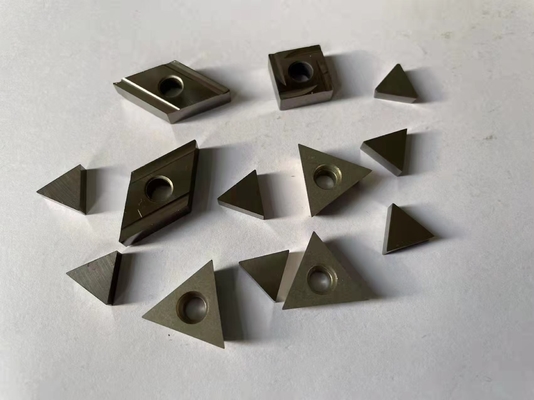 Il tipo tornio di giro ceramico di T delle inserzioni foggia la prova d'argento di usura di colore